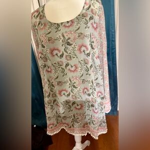 One World Floral Embroidered Fabric top with camisole